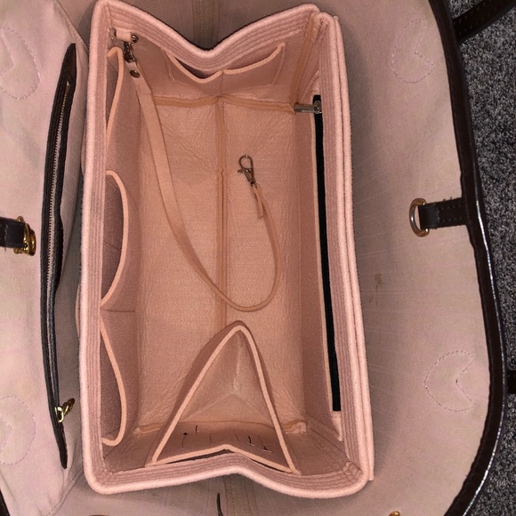 Louis Vuitton Neverfull MM - Picture 14 of 15